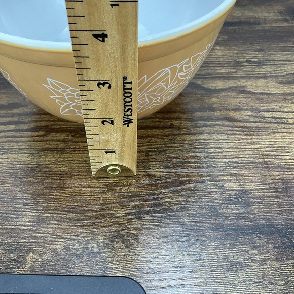 Vintage Pyrex Bowl 402 Woodland 1.5 Quart Pyrex Bowl - Picture 8 of 9